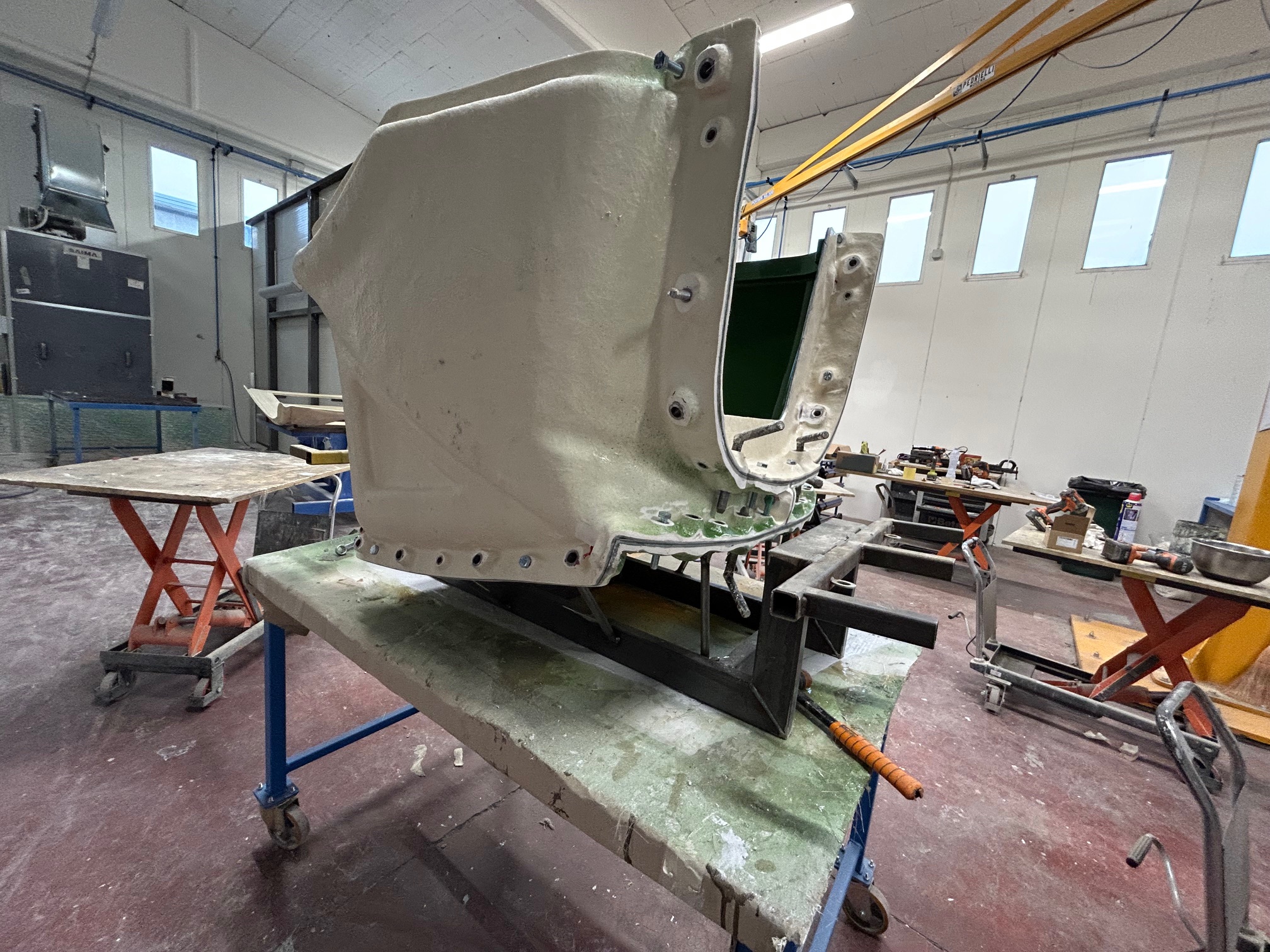 Lavorazione vetroresina a Mancasale